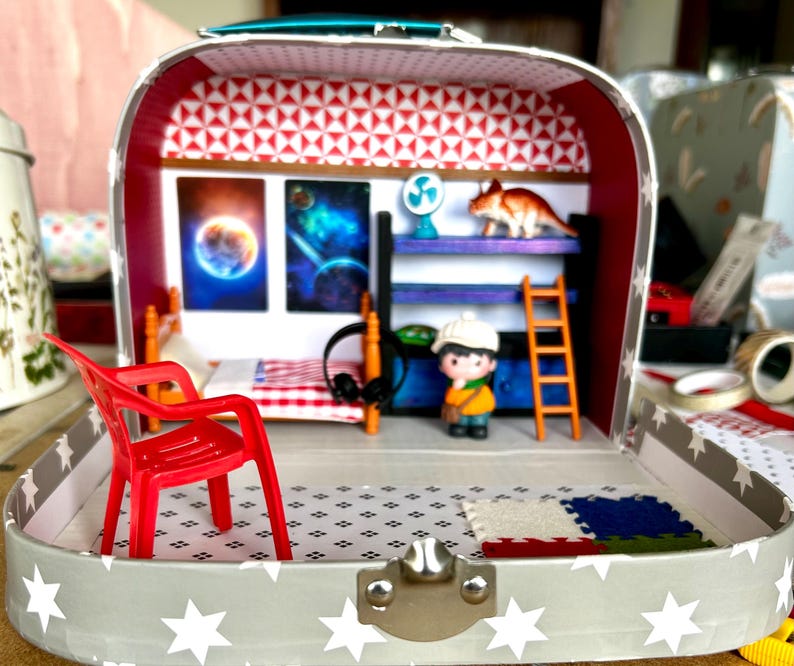 boys Bedroom Suitcase Dollhouse — photo 3