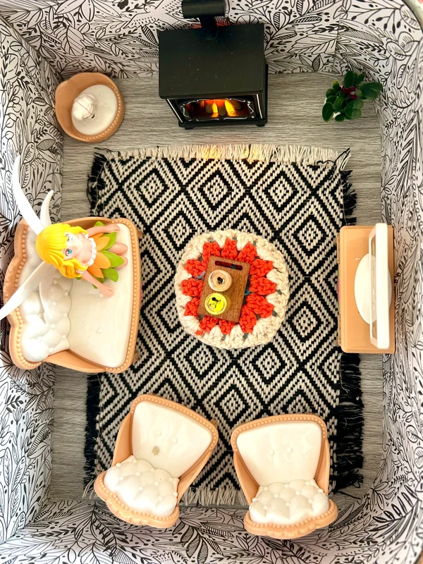 Fairy cosy Lounge scene in a suitcase. — photo 4