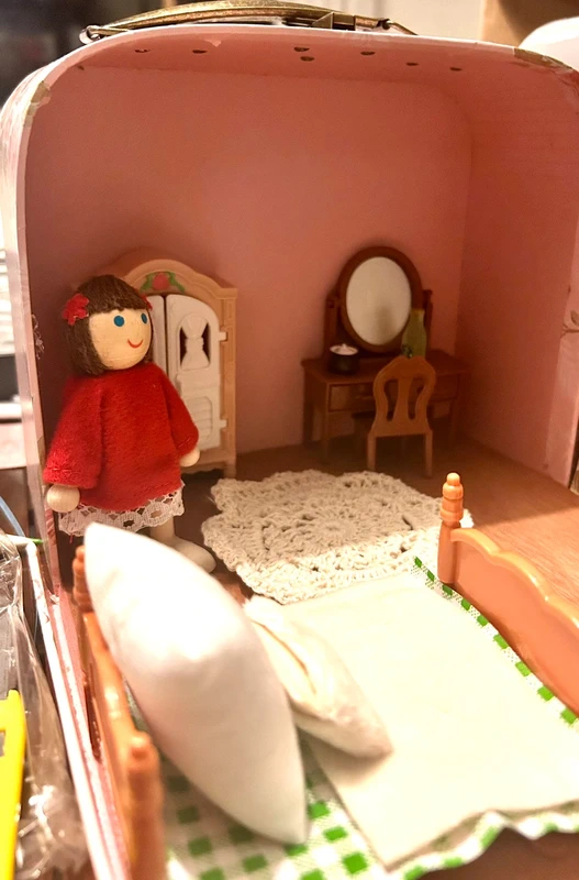 Fairy or Little Lady Bedroom Scene in a Suitcase — photo 2