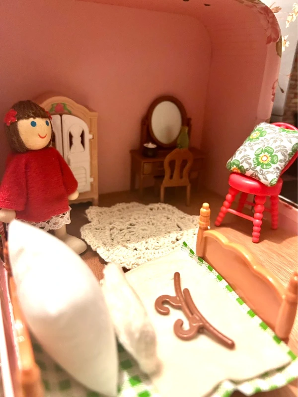 Fairy or Little Lady Bedroom Scene in a Suitcase — photo 3