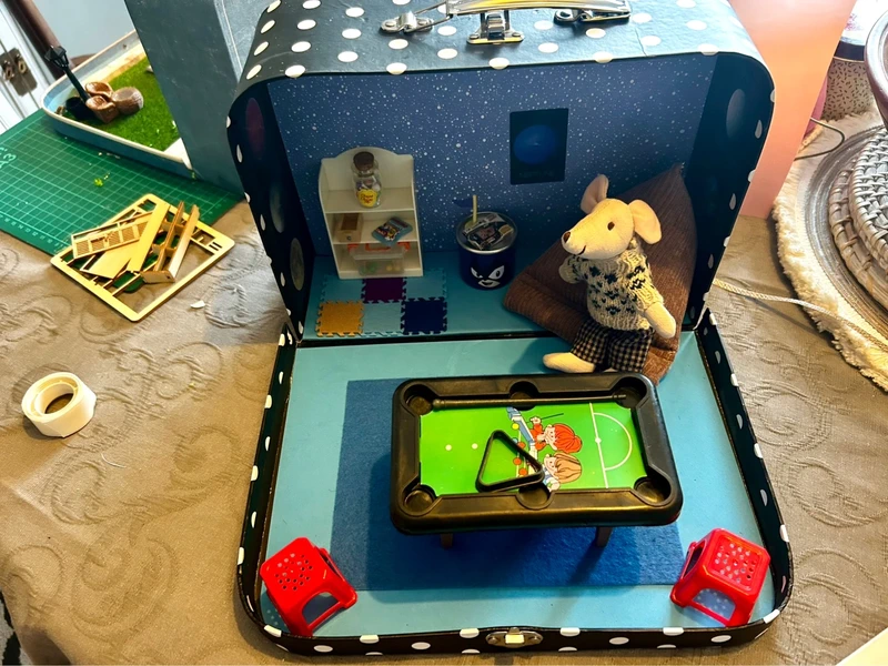 Games Room Scene in a Suitcase — photo 2