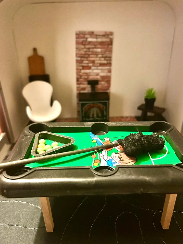 Games Room Scene in a Suitcase — photo 3