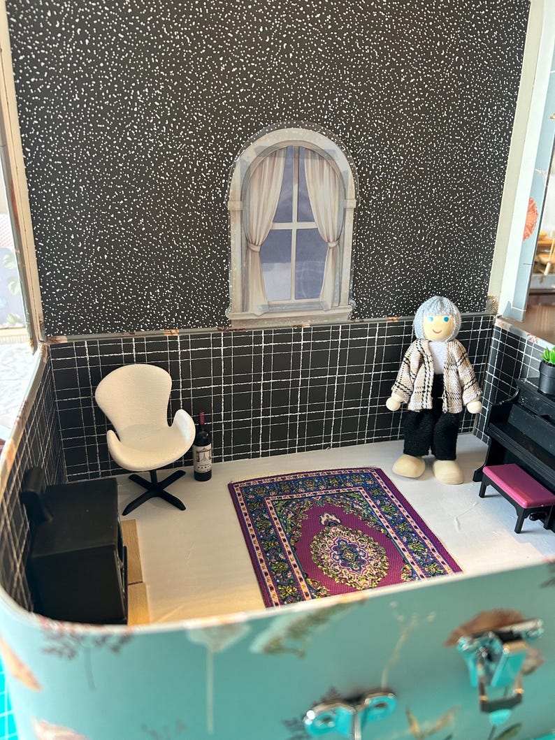 Grand sitting room Scene in a Suitcase — photo 2