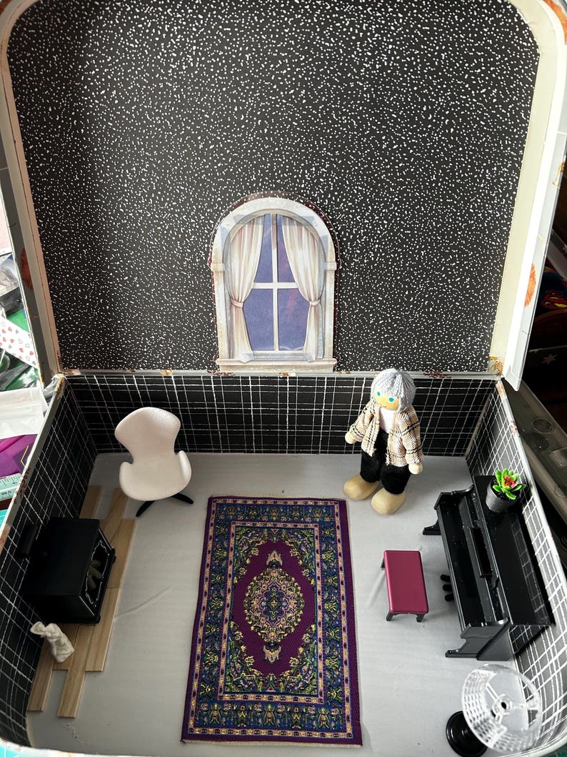 Grand sitting room Scene in a Suitcase — photo 4