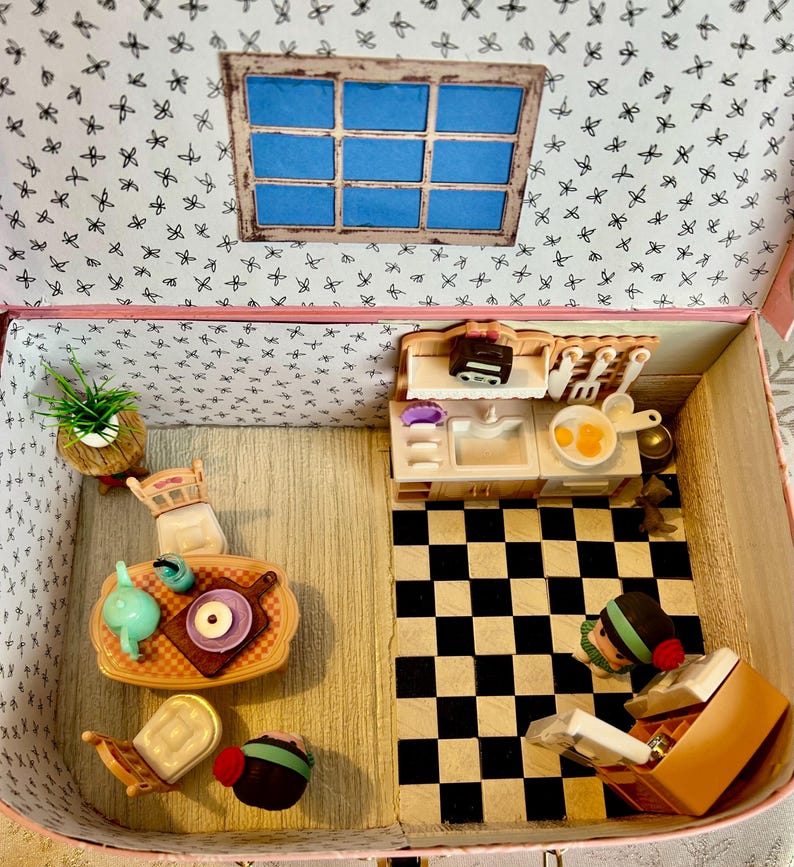 Kitchen Scene in a Suitcase — photo 3