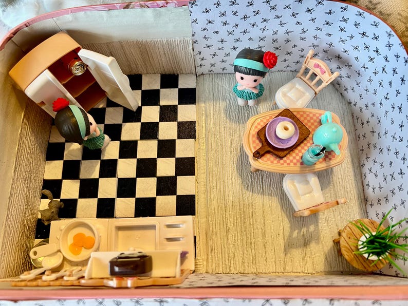 Kitchen Scene in a Suitcase — photo 4