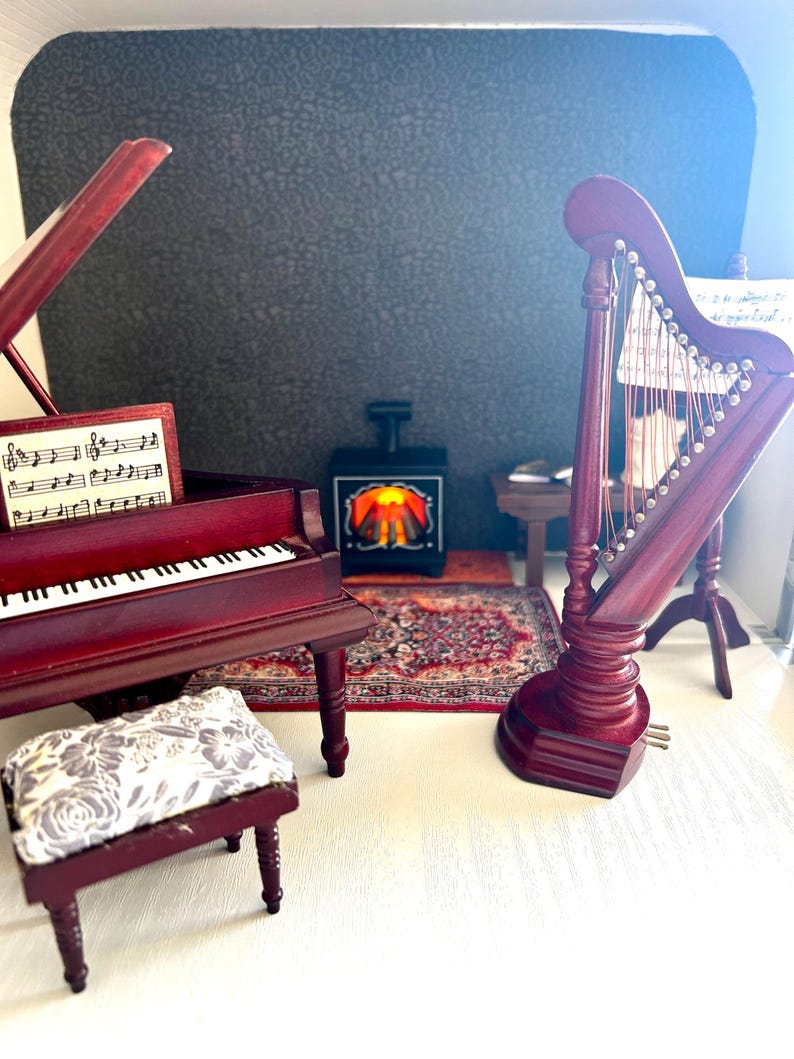 Music Room Diorama in Suitcase: Piano — photo 2