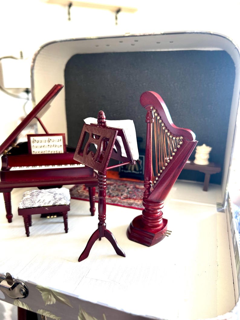 Music Room Diorama in Suitcase: Piano — photo 4
