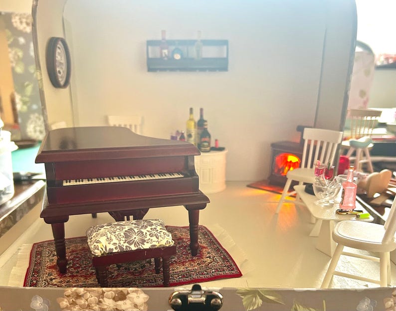 Piano Lounge Scene in a Suitcase for Maileg Mouse — photo 2