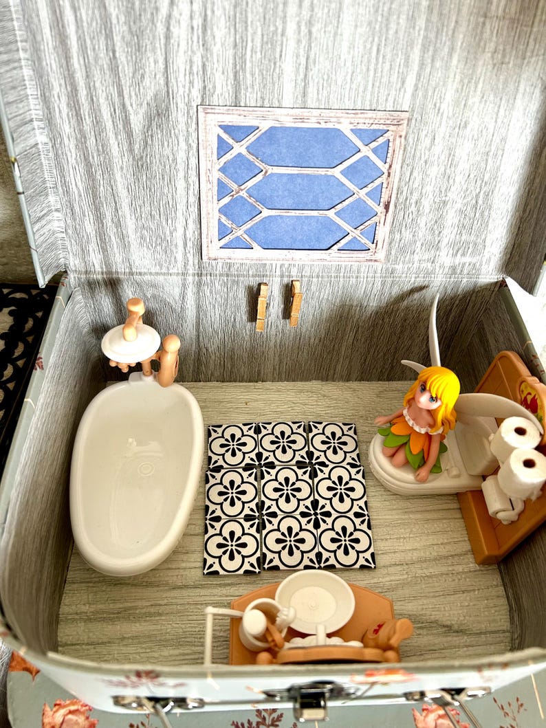 Bathroom Suitcase — photo 2